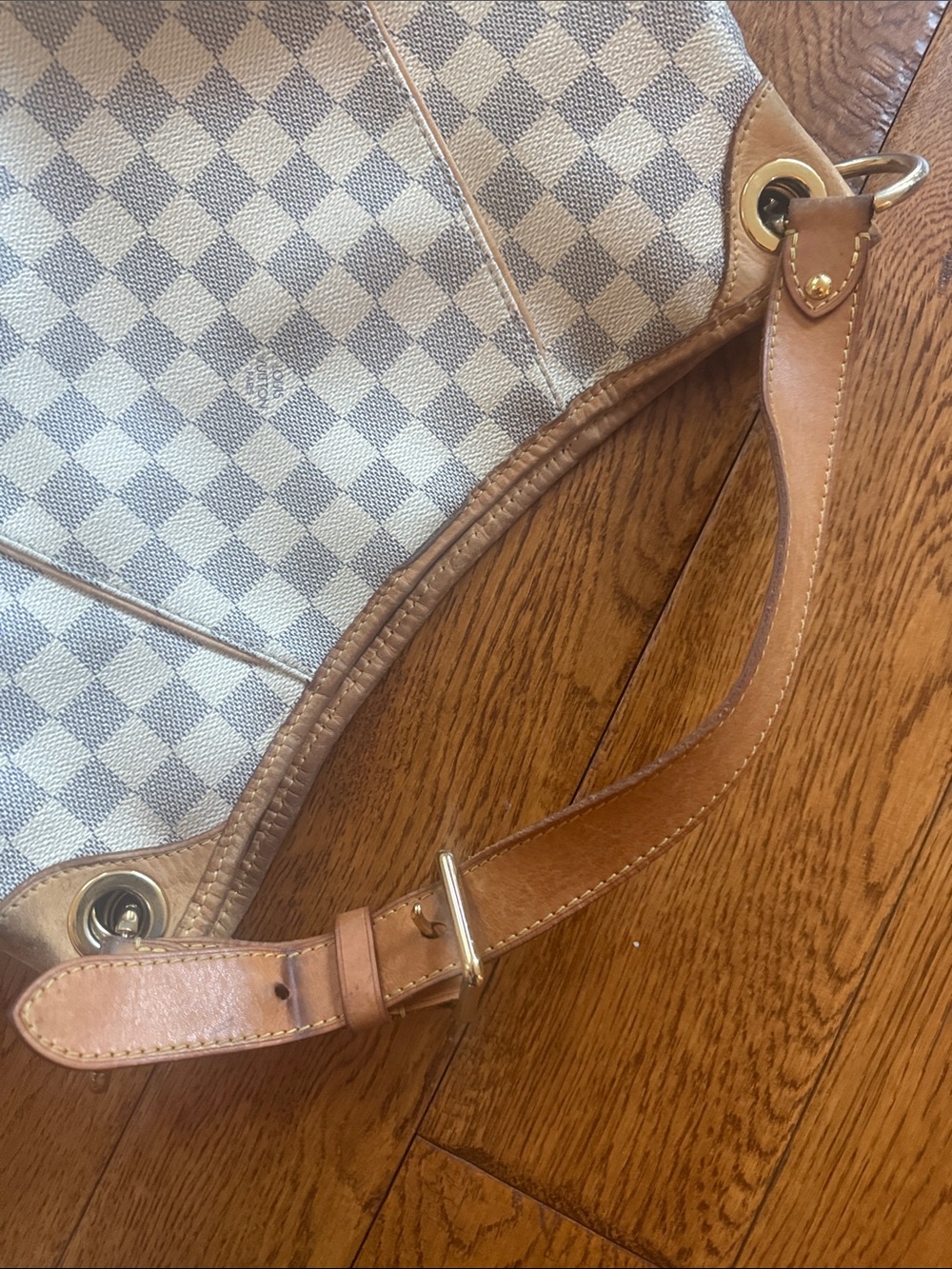 Authentic Louis Vuitton - Picture 6 of 9